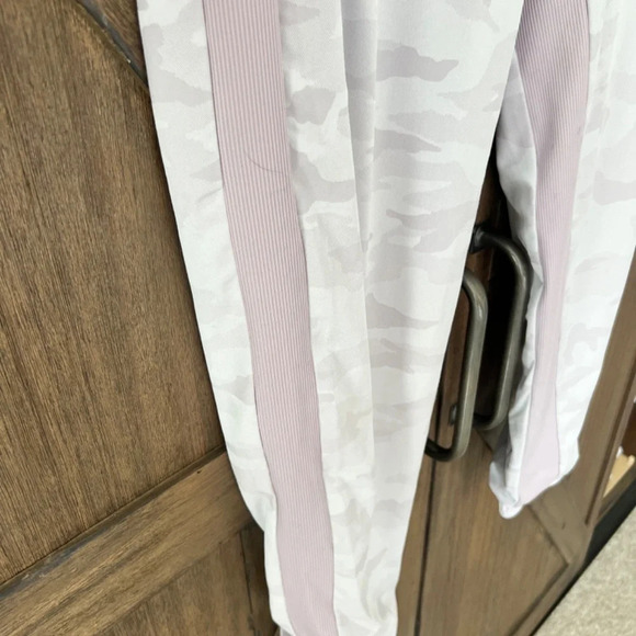 Athleta Brooklyn Lined Jogger | Light Pink Camo | Size 8 - Picture 5 of 11